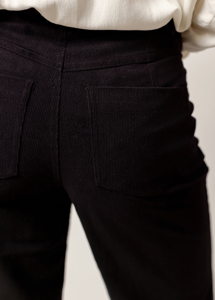 Avina Pants in Black