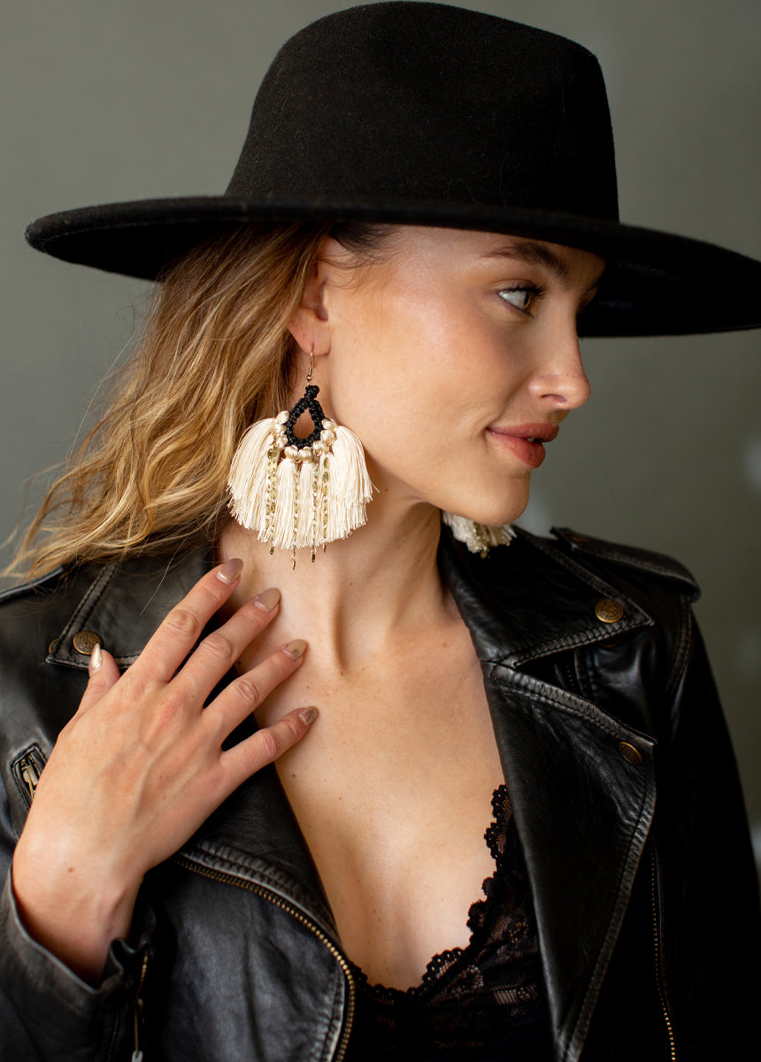 Bryas Earrings in Black/Cream