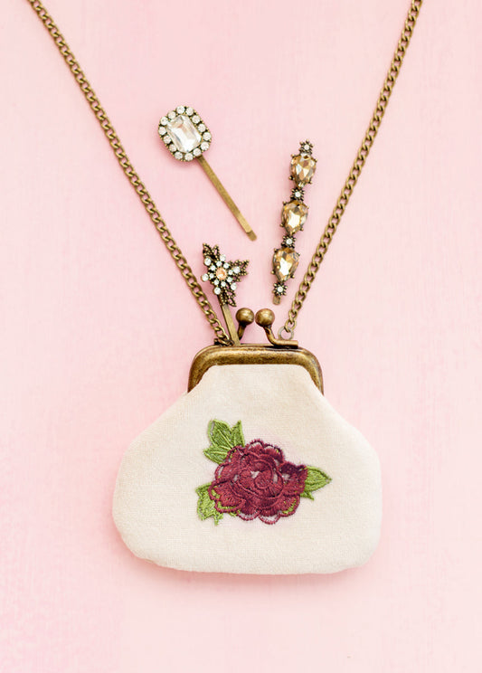 Deavaney Coin Purse in Cream Velvet