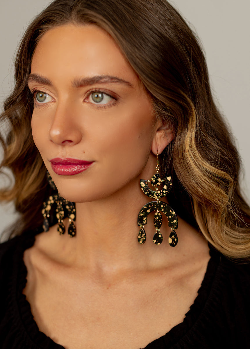 Eruda Earrings in Black