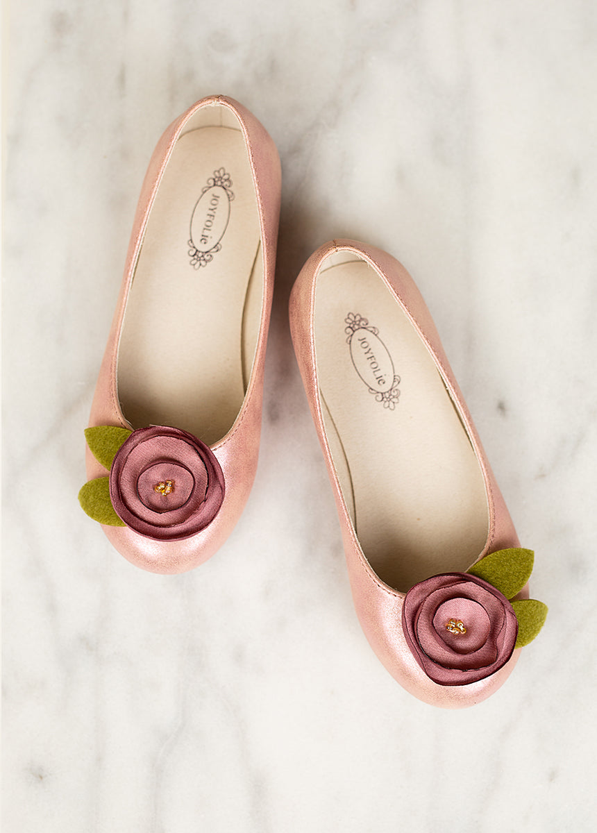 Charlotte Flat in Rose